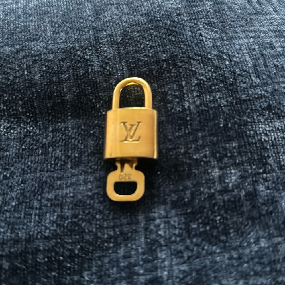 LV Lock & Key #320